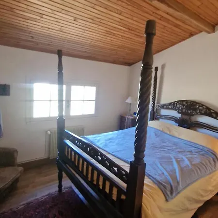 بيت للعطل House Between And Saint-cyr-la-popie