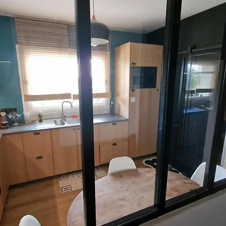 House Between And Saint-cyr-la-popie بيت للعطل Lamagdelaine