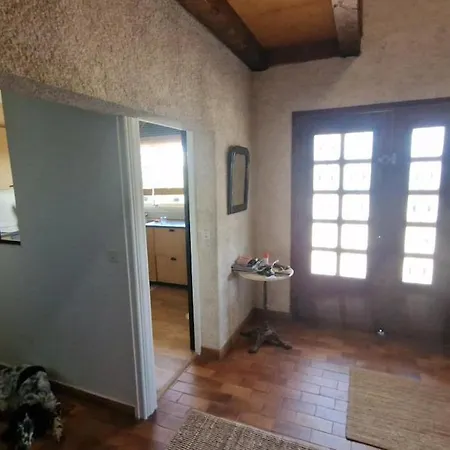House Between And Saint-cyr-la-popie بيت للعطل