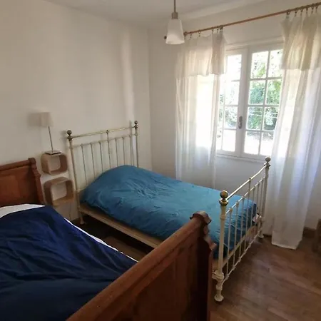 بيت للعطل House Between And Saint-cyr-la-popie